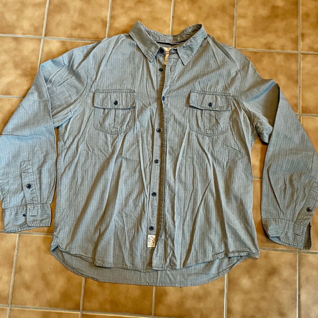Levis Lightweight Soft Button Down